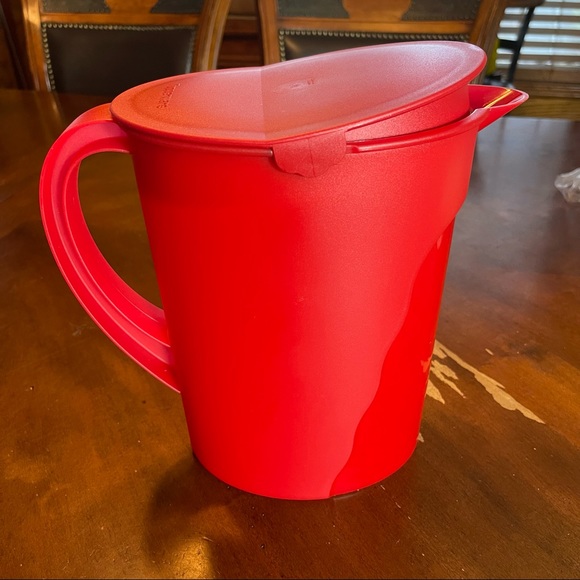 Tupperware Impressions Pitchers (2) 1 gallon - Picture 4 of 5